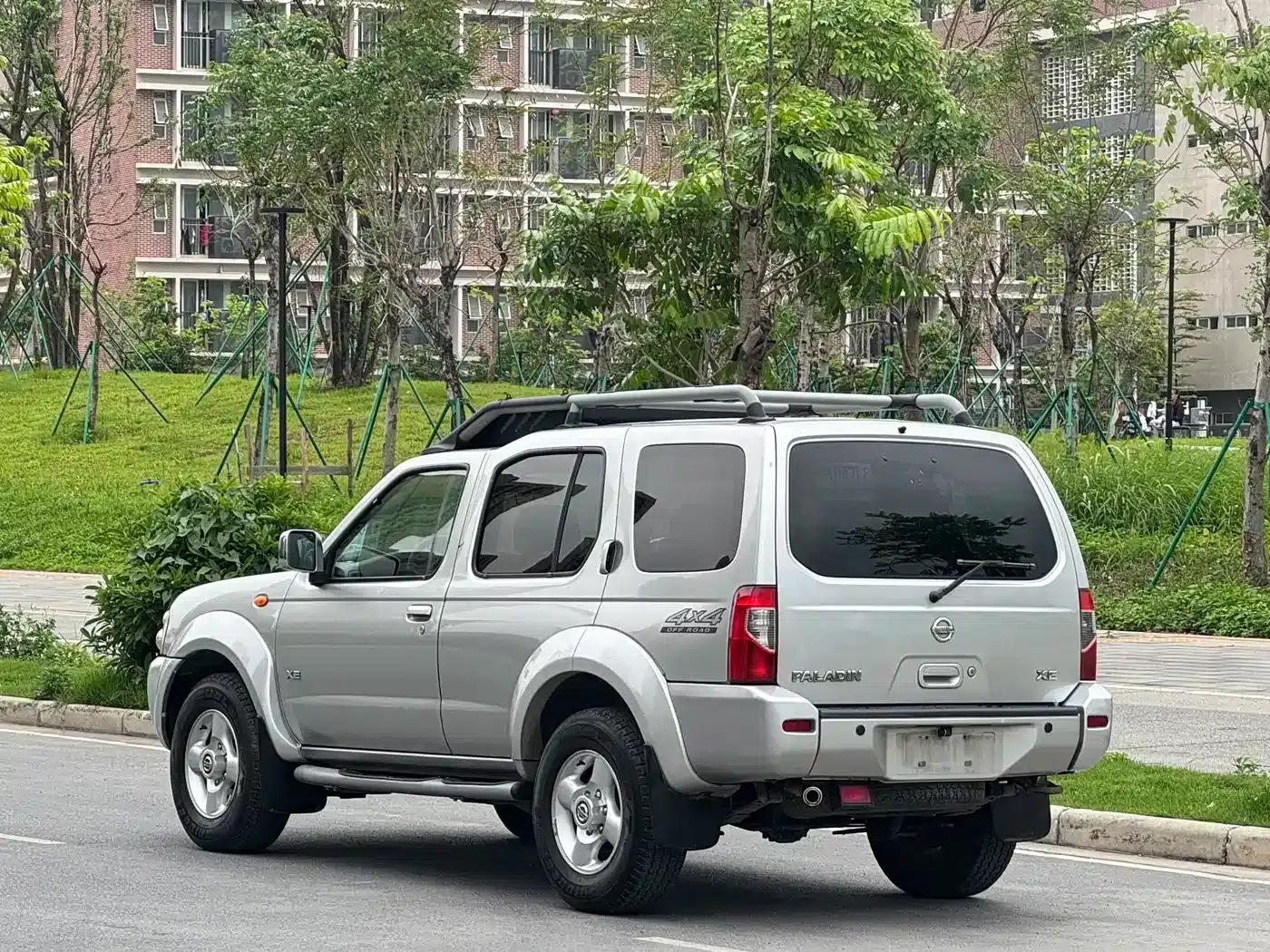 Nissan Paladin 2004 2.4L 4WD Luxury — миниатюра 8