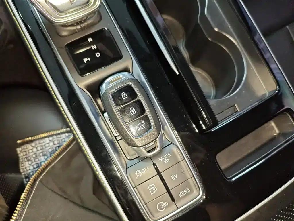 Roewe i6 MAX New Energy 2020 1.5T PHEV Cool Edition — миниатюра 9