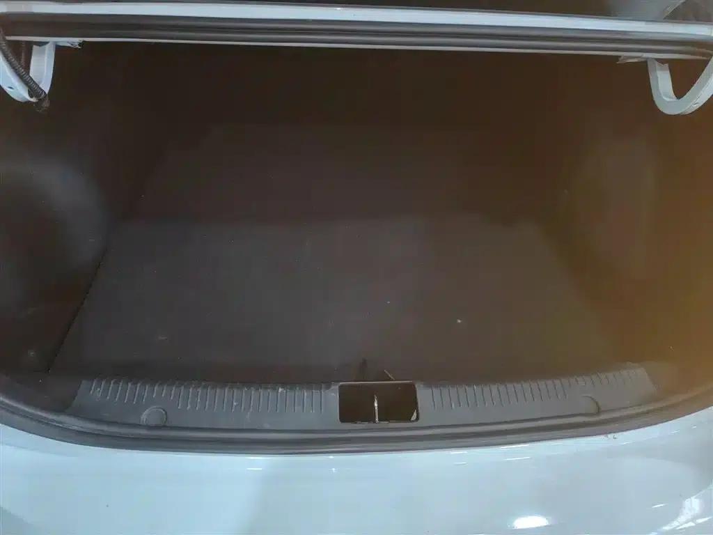 Roewe i6 MAX New Energy 2023 EV 420 Panoramic Roof Special Edition — миниатюра 16