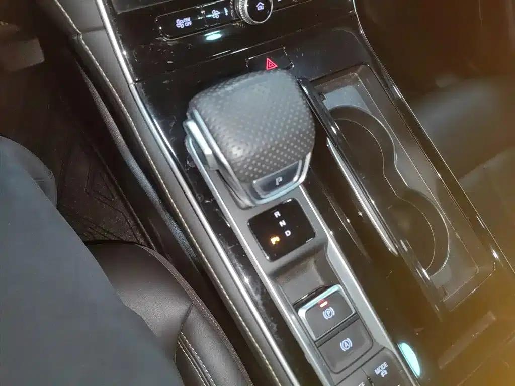 Roewe i6 MAX New Energy 2023 EV 420 Panoramic Roof Special Edition — миниатюра 10