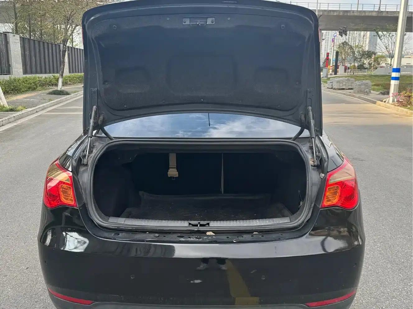 Roewe 550 2014 Model 550S 1.8L Automatic Smart Selection Edition — миниатюра 24