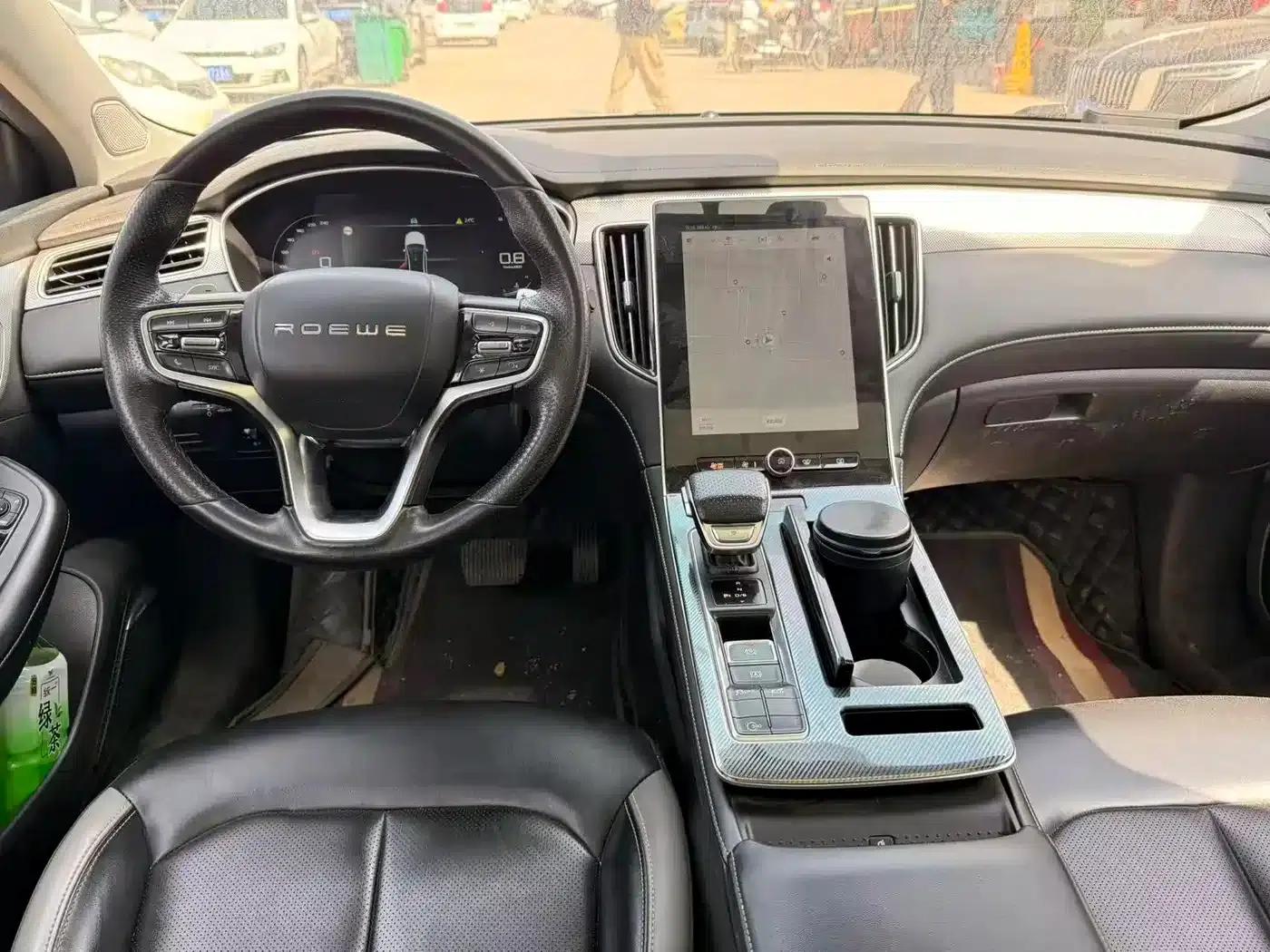 Roewe i6 MAX 2020 300TGI Automatic Cool Panoramic Sunroof Edition — миниатюра 4