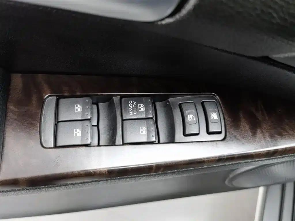 Roewe W5 2014 1.8T 2WD Manual Chiyu Special Edition — миниатюра 9