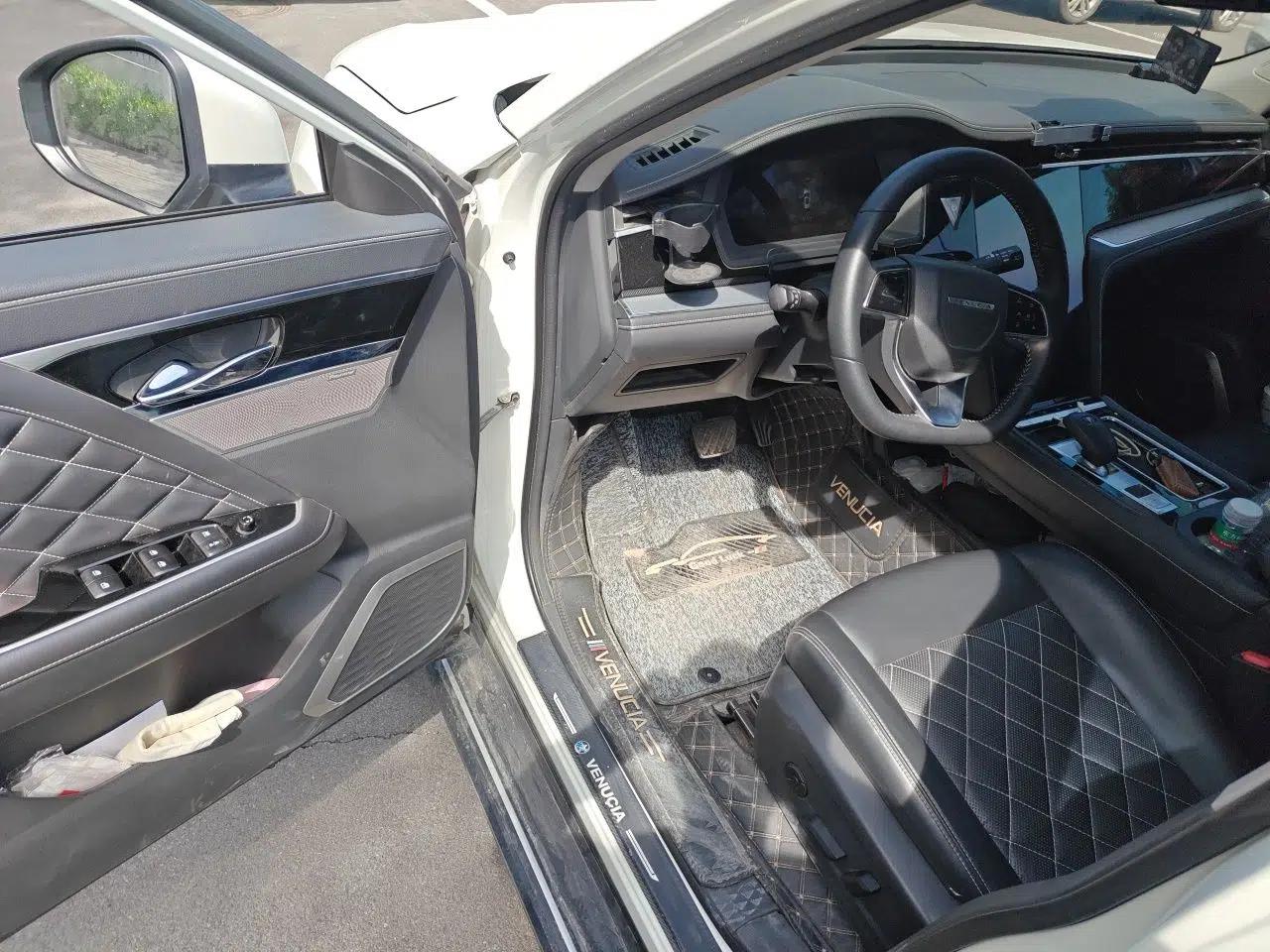 Venucia Star 2020 260T Automatic 48V Mild Hybrid Turbocharged Starry Edition — миниатюра 17