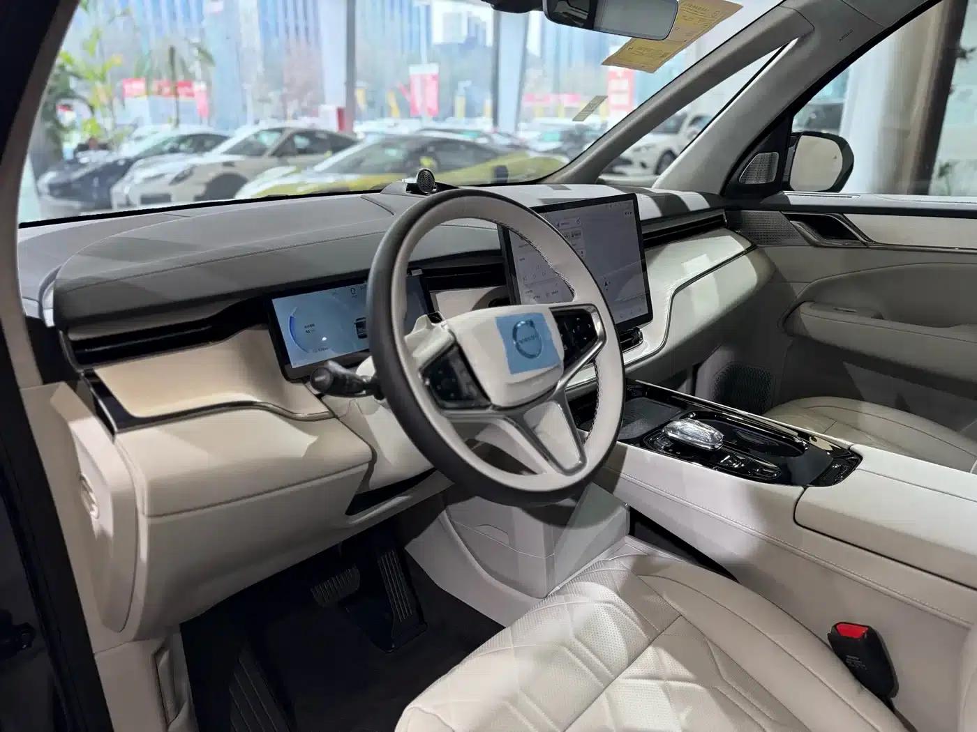 Volvo EM90 2025 Ultra 6-seater — миниатюра 11