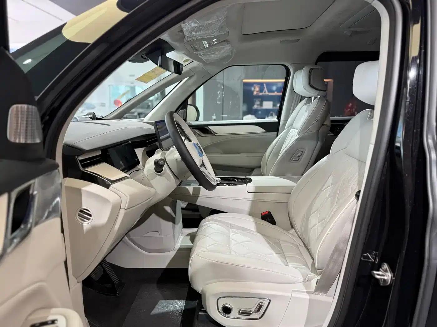 Volvo EM90 2025 Ultra 6-seater — миниатюра 12