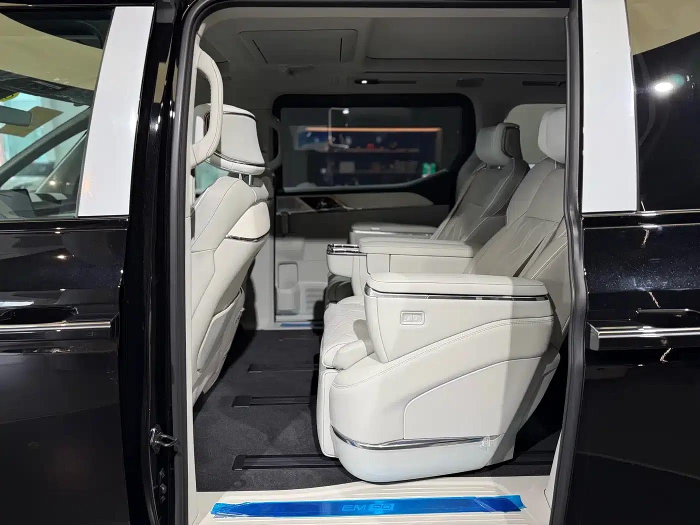 Volvo EM90 2025 Ultra 6-seater — миниатюра 13