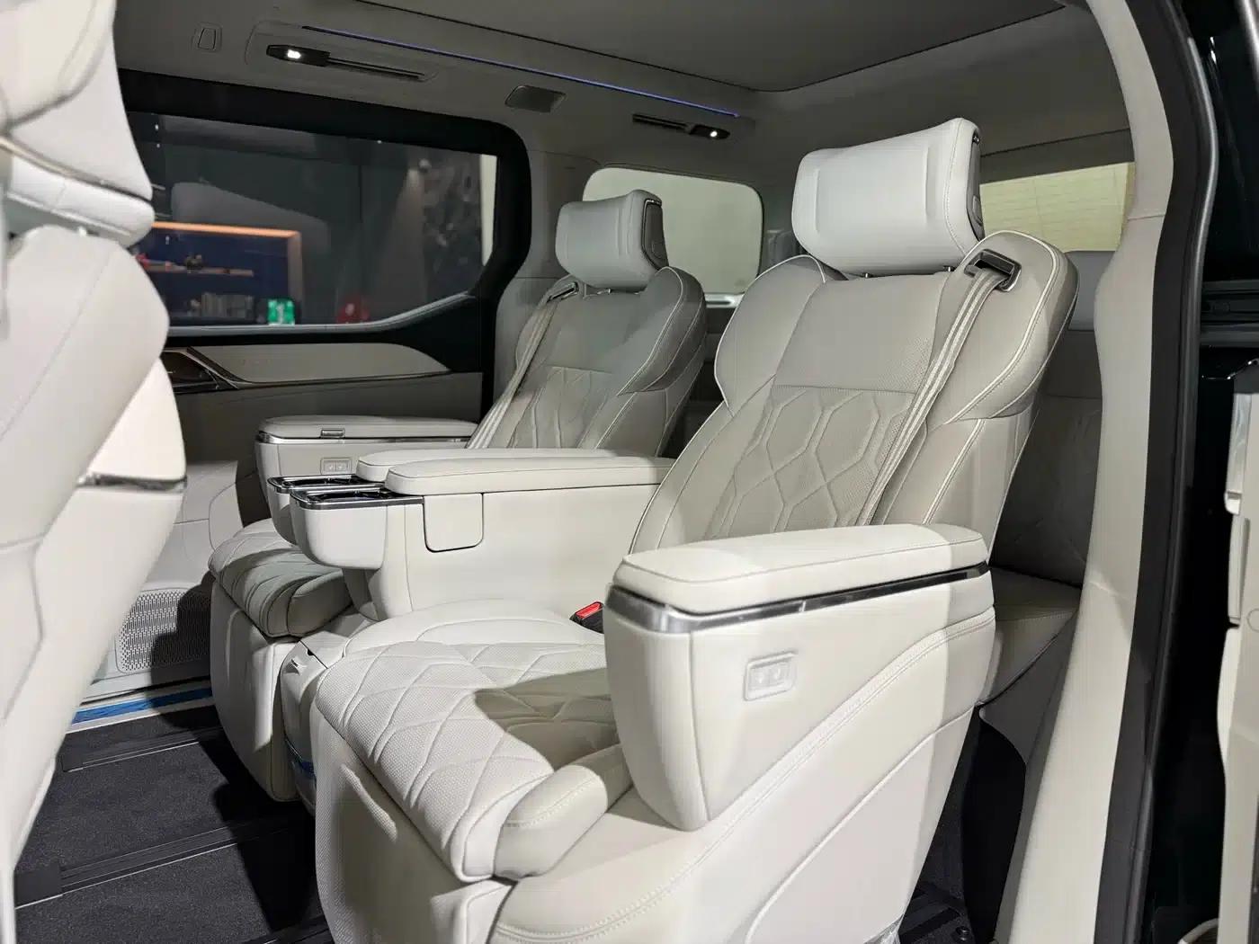 Volvo EM90 2025 Ultra 6-seater — миниатюра 14