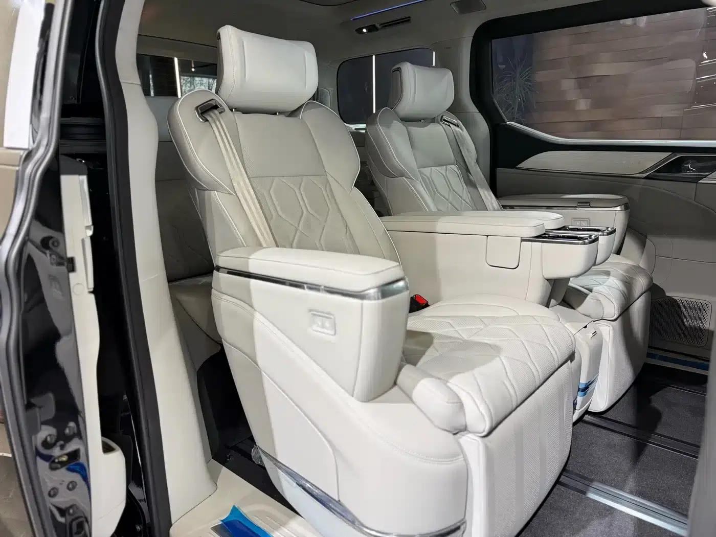 Volvo EM90 2025 Ultra 6-seater — миниатюра 21
