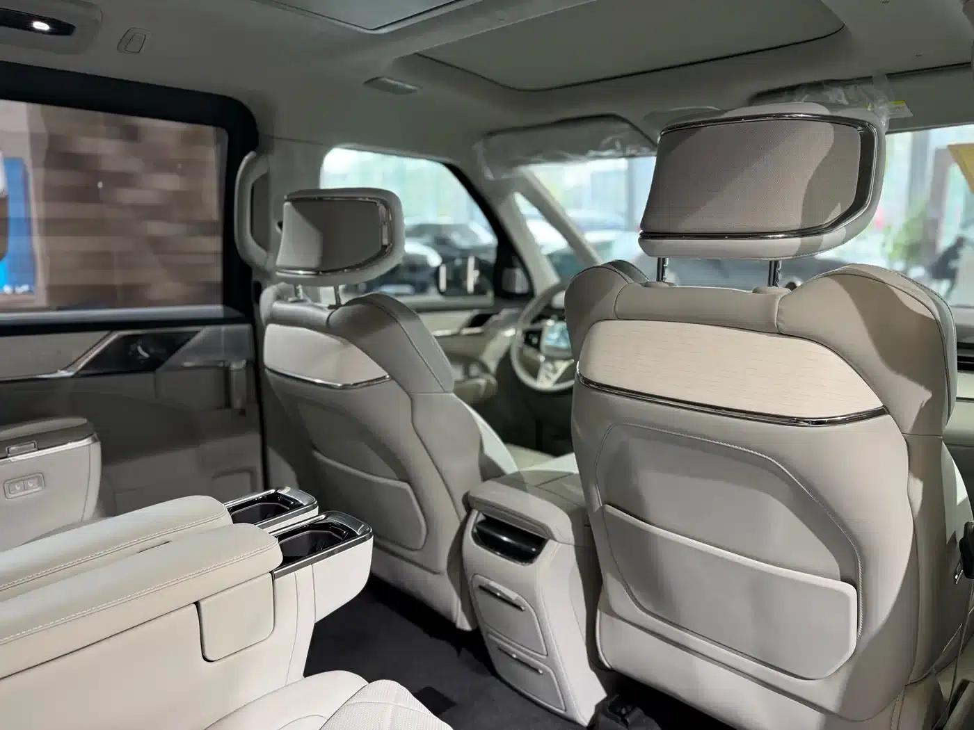 Volvo EM90 2025 Ultra 6-seater — миниатюра 27