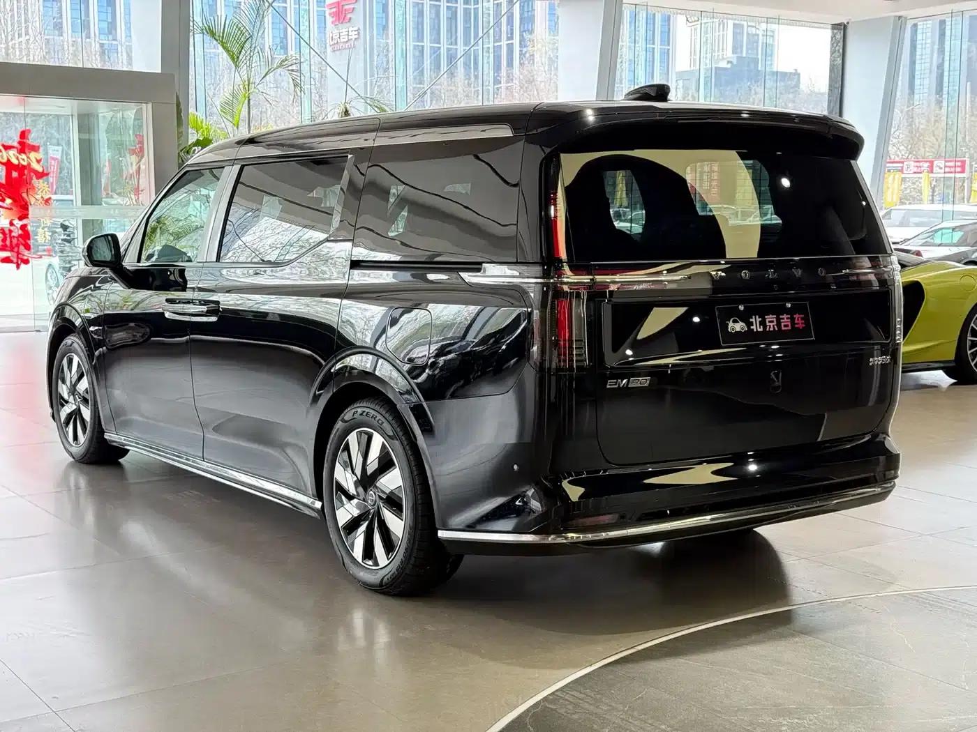 Volvo EM90 2025 Ultra 6-seater — миниатюра 6