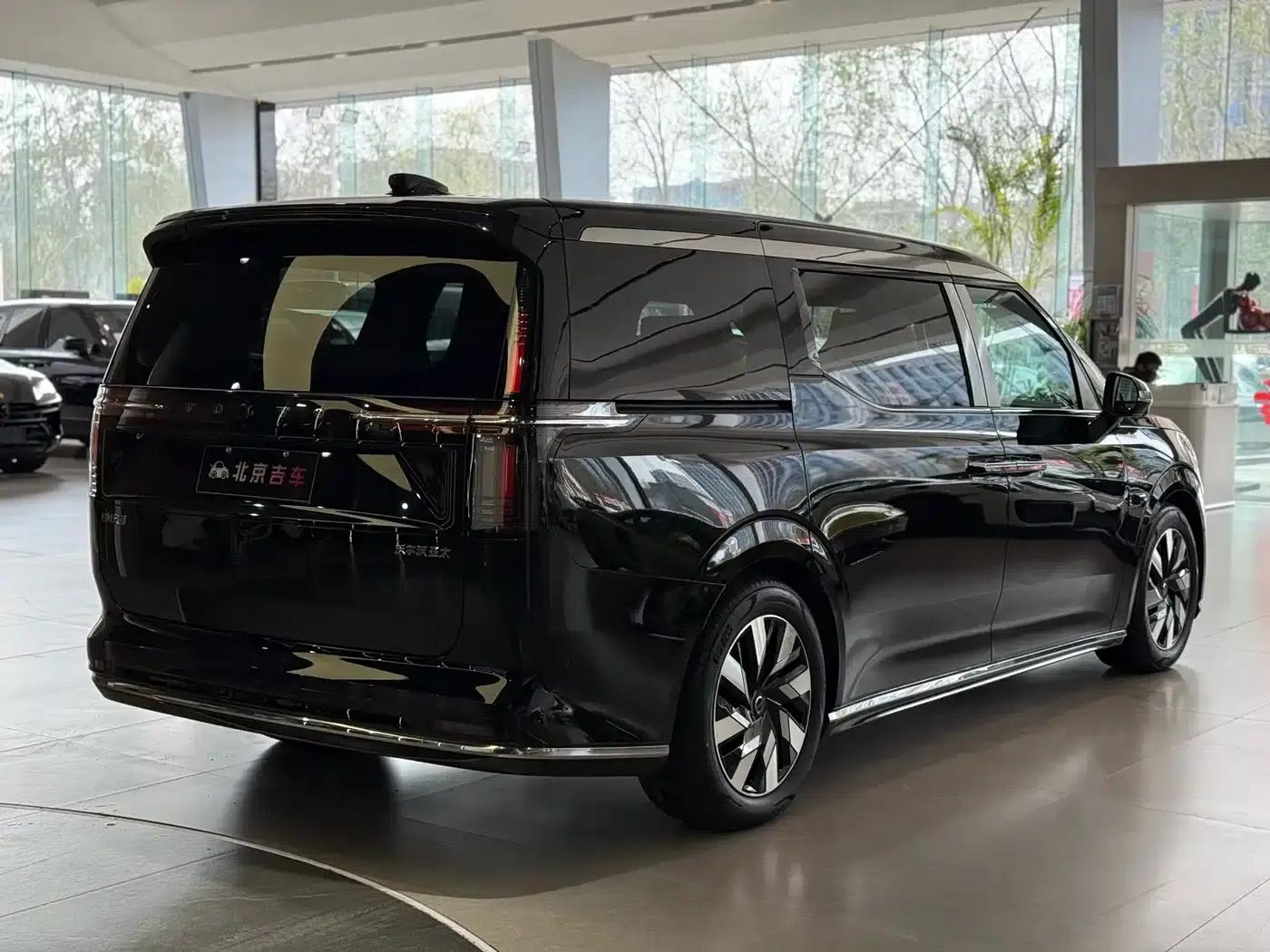 Volvo EM90 2025 Ultra 6-seater — миниатюра 8