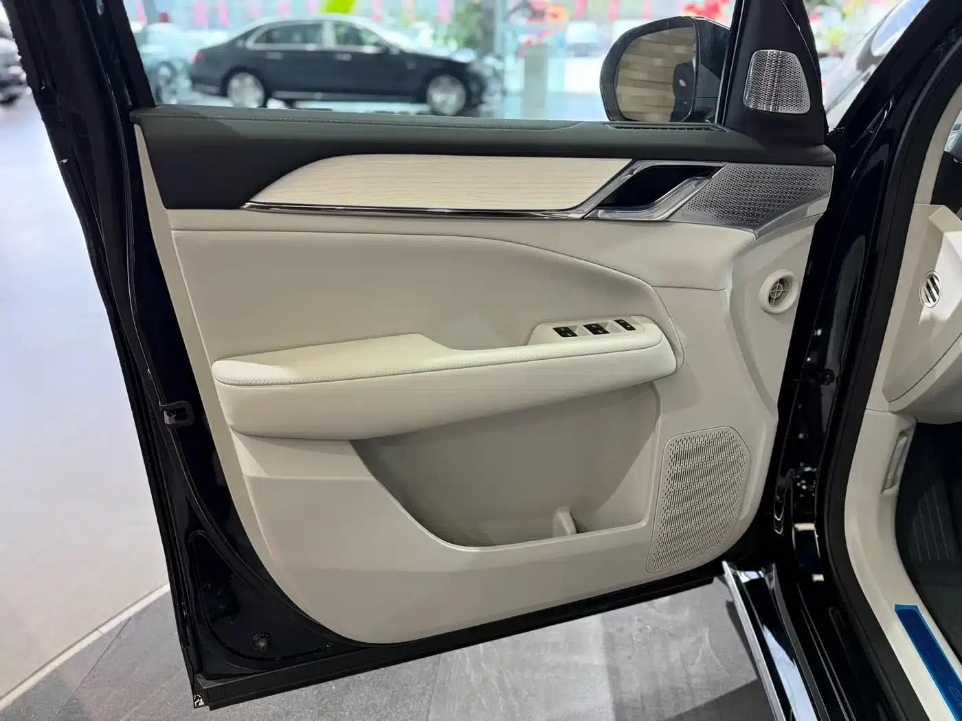 Volvo EM90 2025 Ultra 6-seater — миниатюра 10