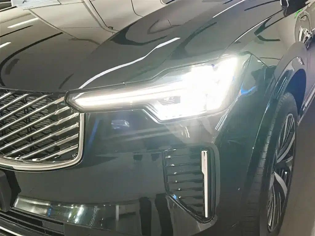 2025 Volvo XC90 Plug-in Hybrid Facelift T8 Inscription Luxury Edition 7-seater — миниатюра 24