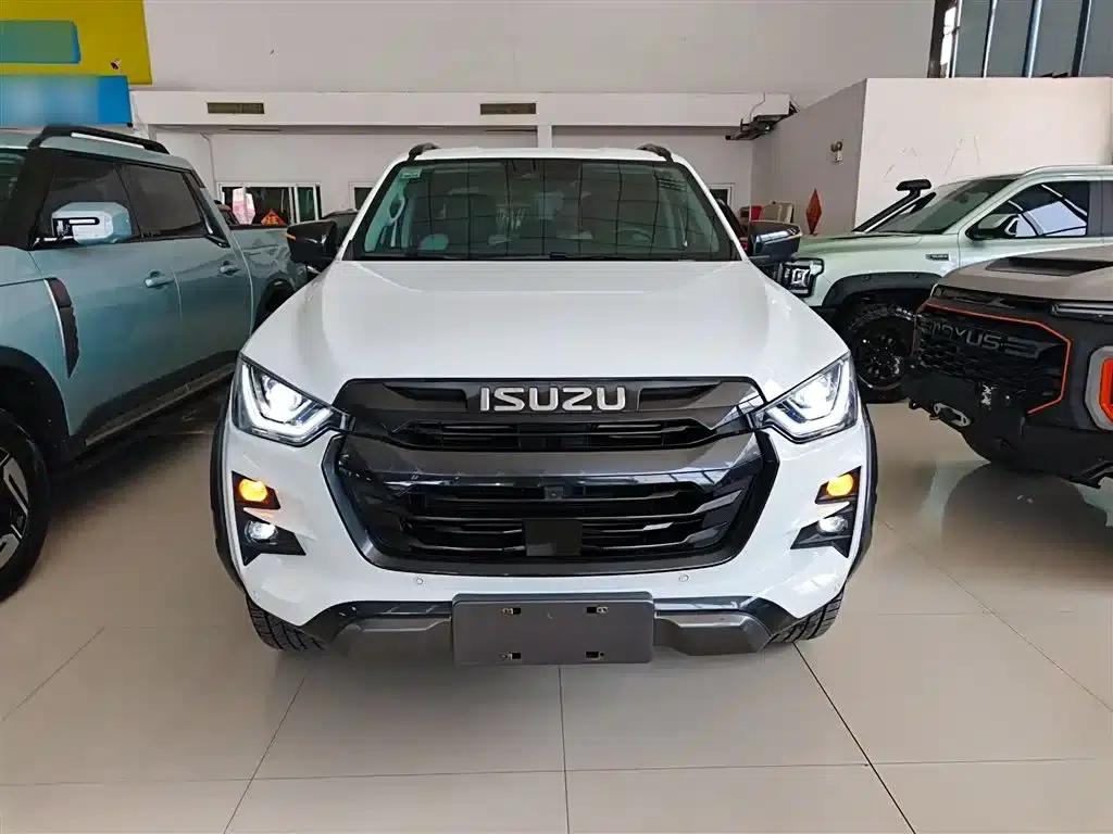 D-MAX 2023 1.9T Automatic 4WD V-CROSS Leading Edition — миниатюра 3