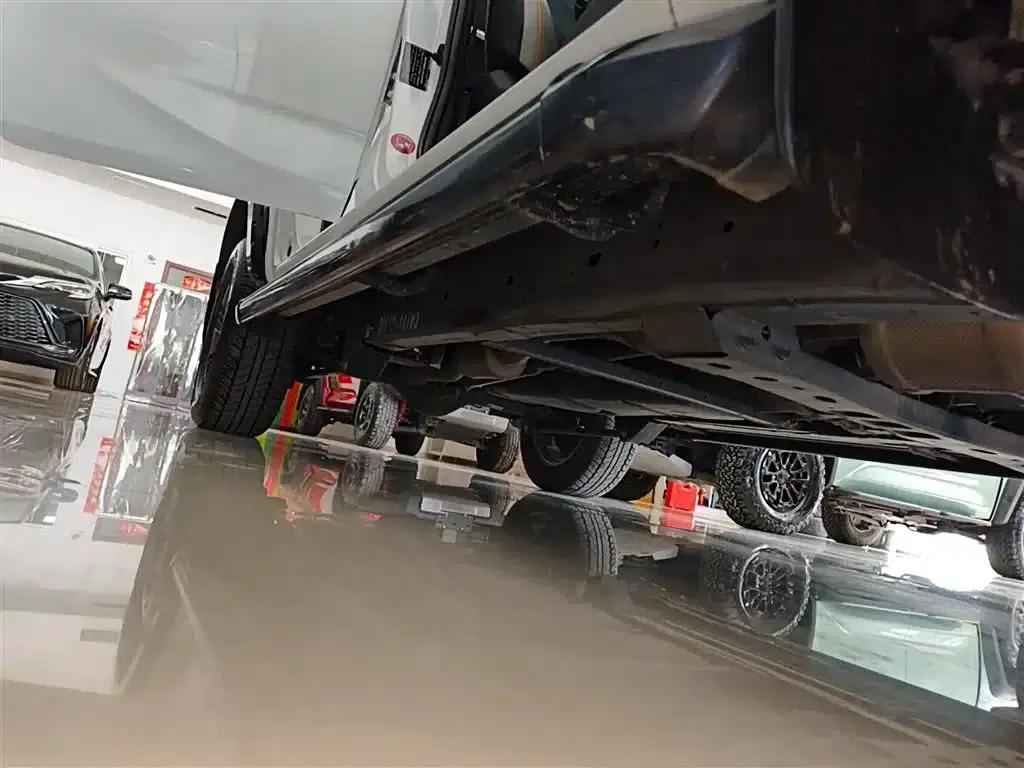 D-MAX 2023 1.9T Automatic 4WD V-CROSS Leading Edition — миниатюра 21