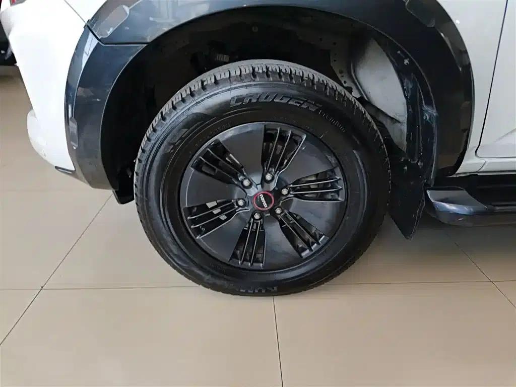 D-MAX 2023 1.9T Automatic 4WD V-CROSS Leading Edition — миниатюра 23