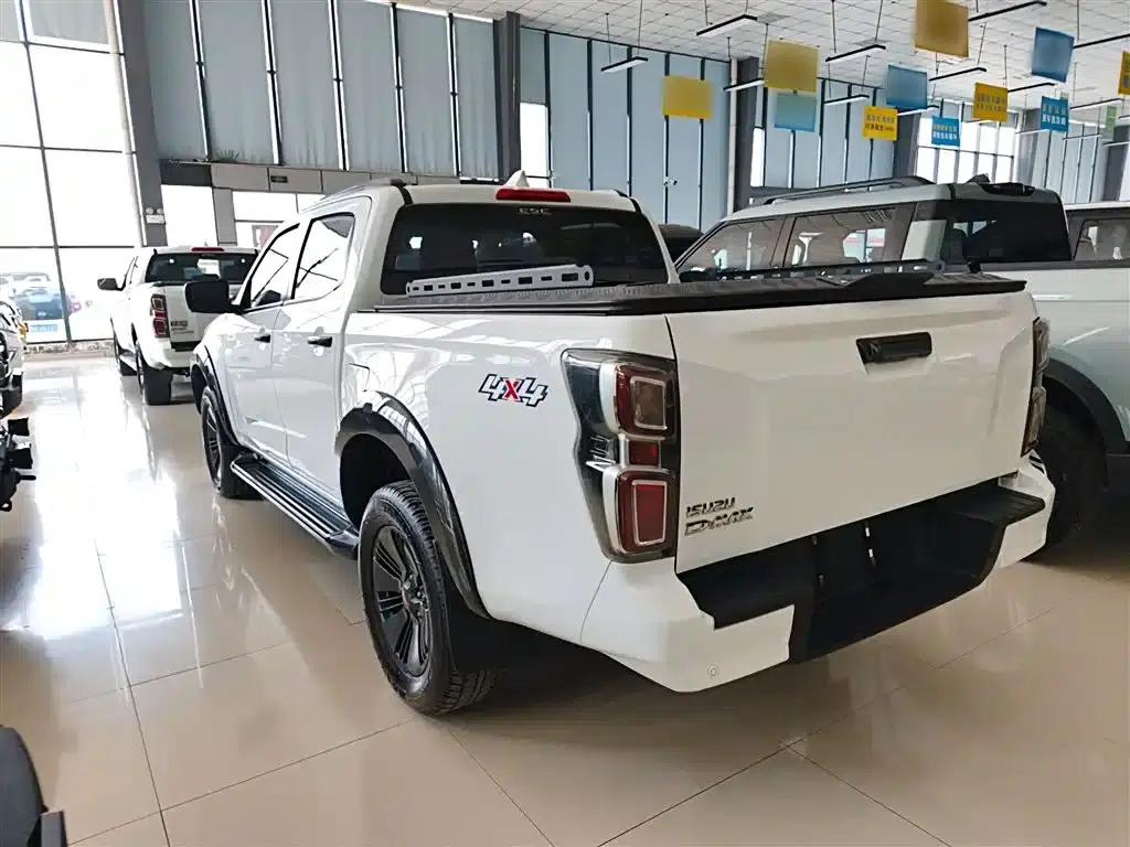D-MAX 2023 1.9T Automatic 4WD V-CROSS Leading Edition — миниатюра 5