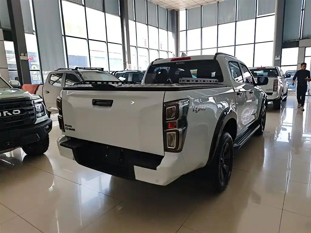 D-MAX 2023 1.9T Automatic 4WD V-CROSS Leading Edition — миниатюра 7