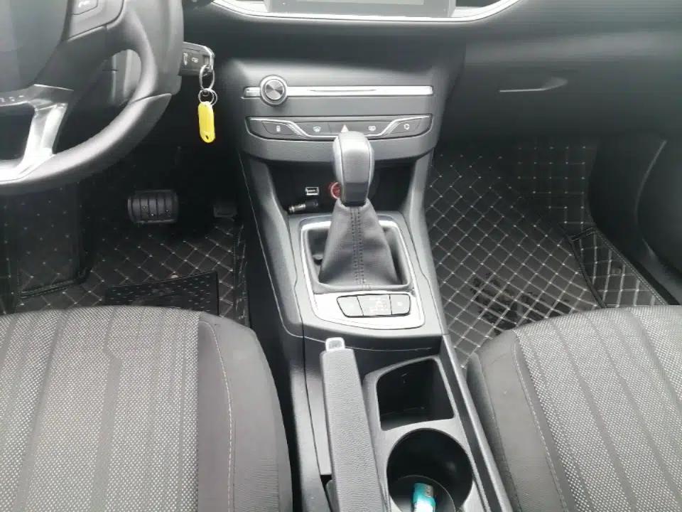 Peugeot 308S 2015 1.2T Automatic Jingchi Edition — миниатюра 17