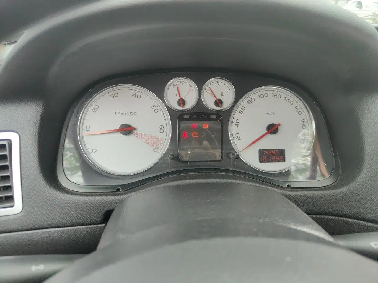Peugeot 307 2010 Sedan 1.6L Manual Comfort Edition — миниатюра 12