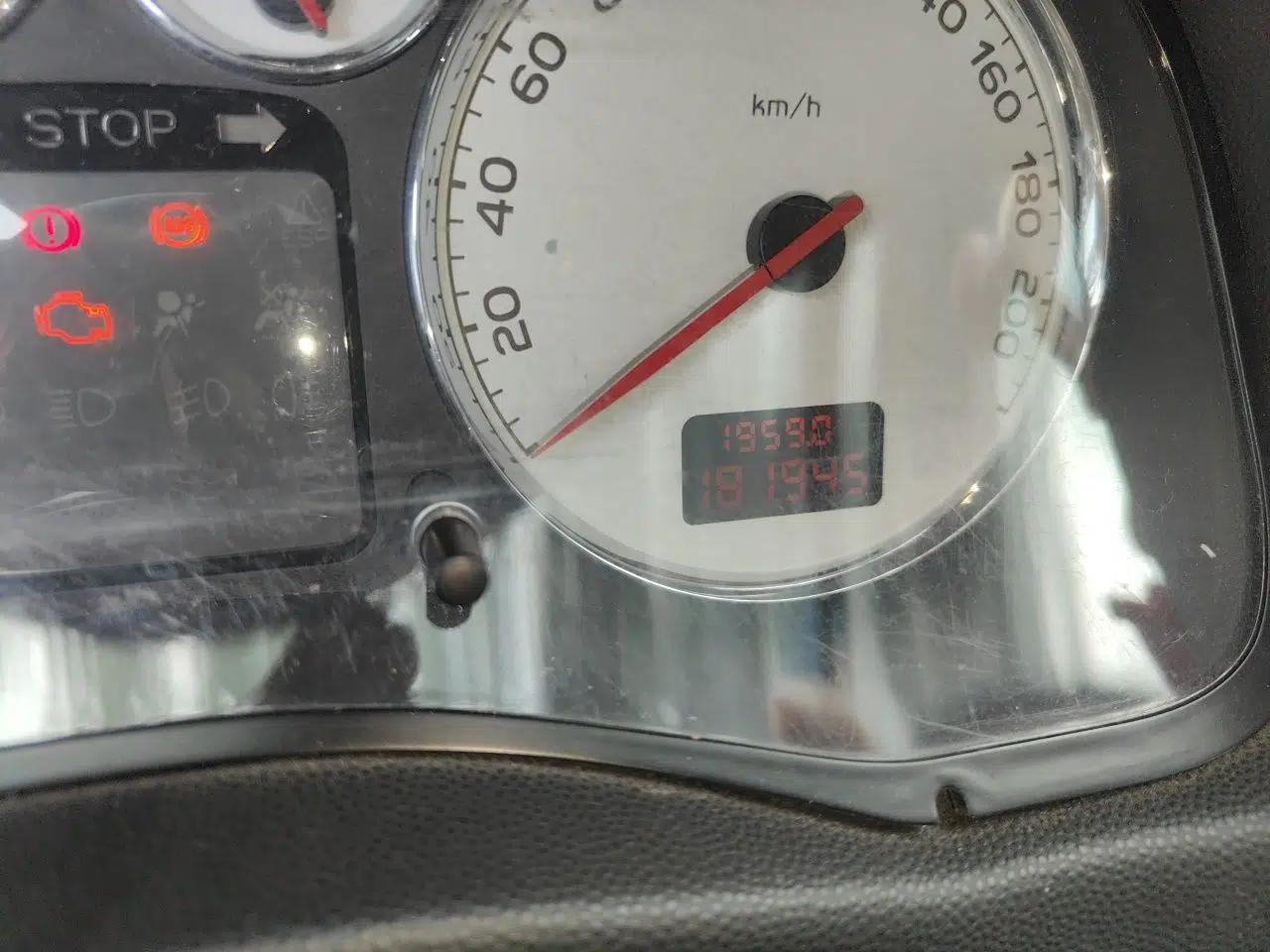 Peugeot 307 2010 Sedan 1.6L Manual Comfort Edition — миниатюра 13