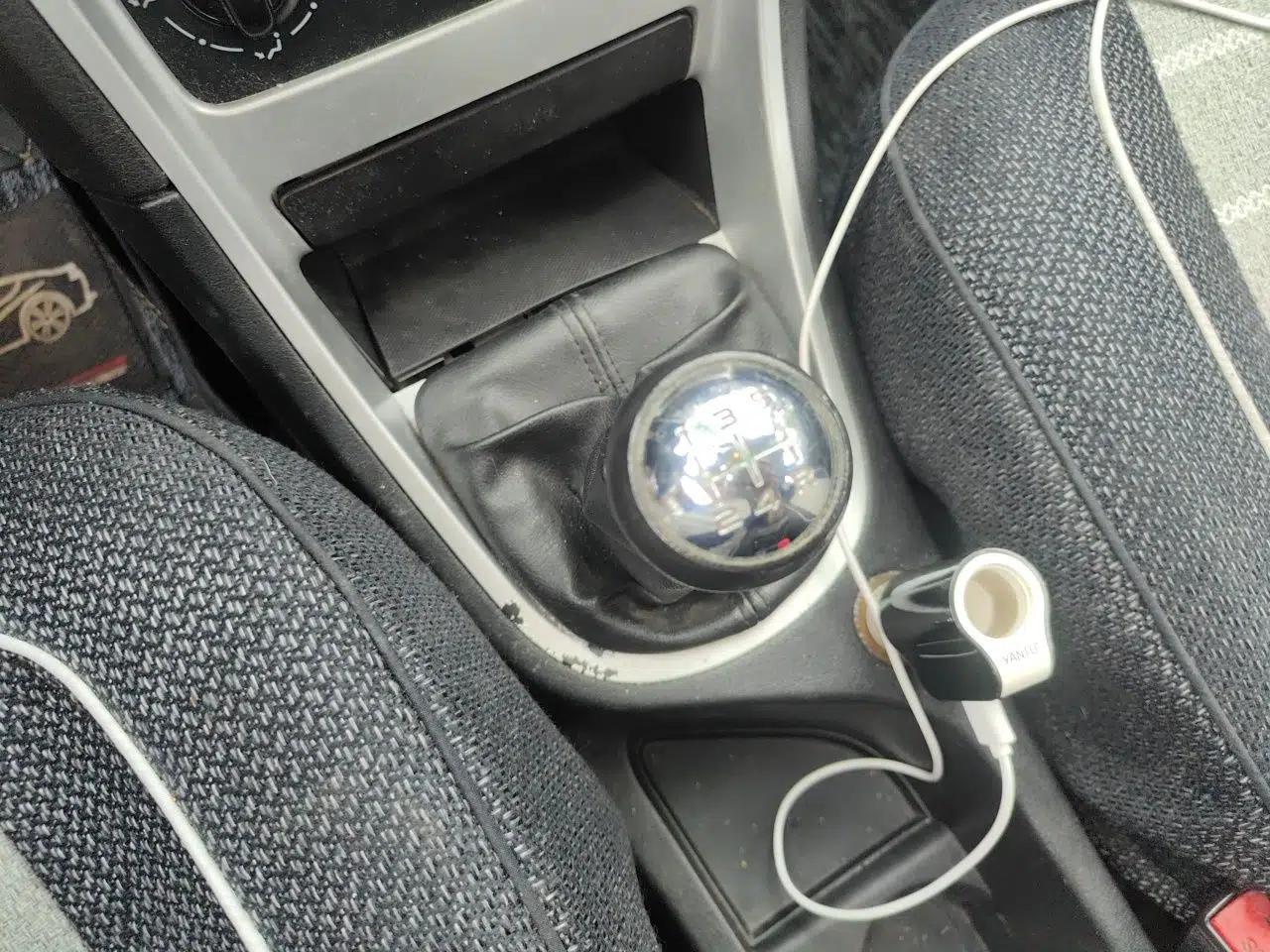 Peugeot 307 2010 Sedan 1.6L Manual Comfort Edition — миниатюра 15