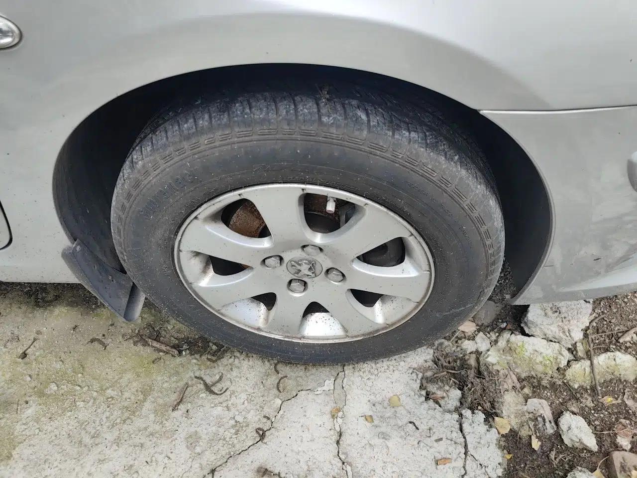 Peugeot 307 2010 Sedan 1.6L Manual Comfort Edition — миниатюра 8