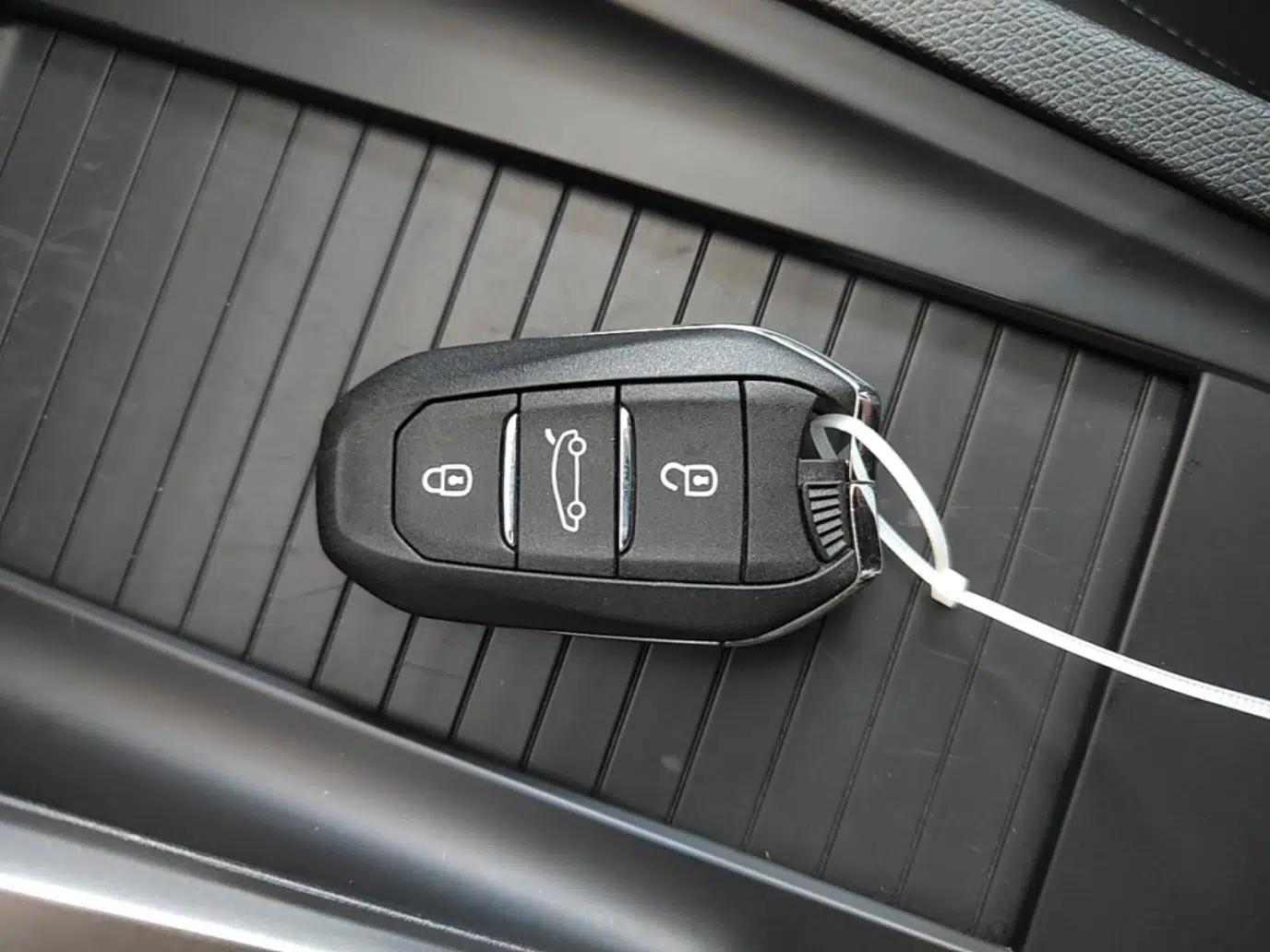 Peugeot 408X 2023 Charm Version — миниатюра 12