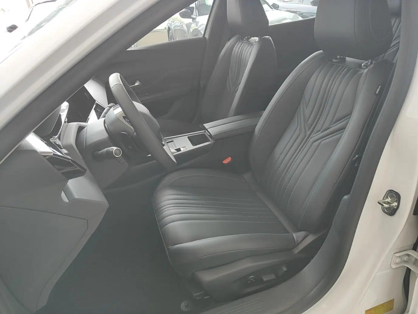 Peugeot 408X 2023 Charm Version — миниатюра 18