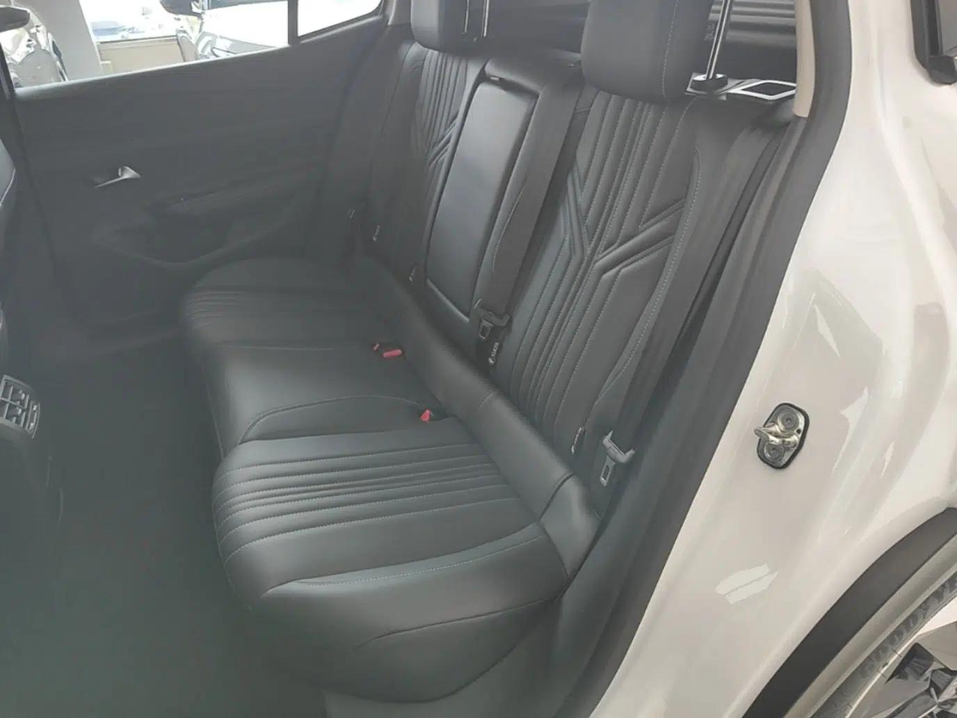 Peugeot 408X 2023 Charm Version — миниатюра 20