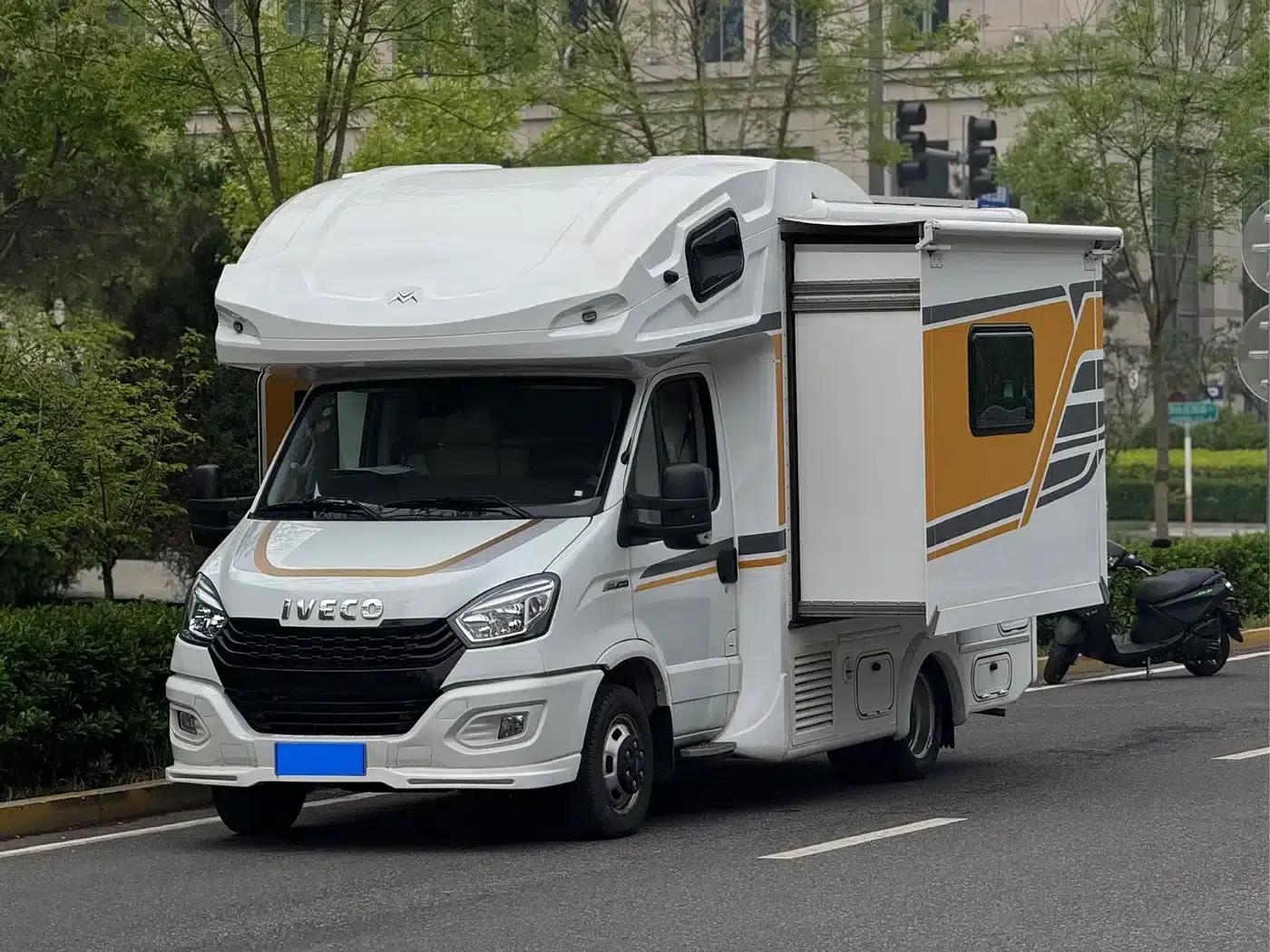 Iveco Daily Longcui No. 6 Double-Extension Motorhome, 2025 Model, 3.0L Automatic — миниатюра 1