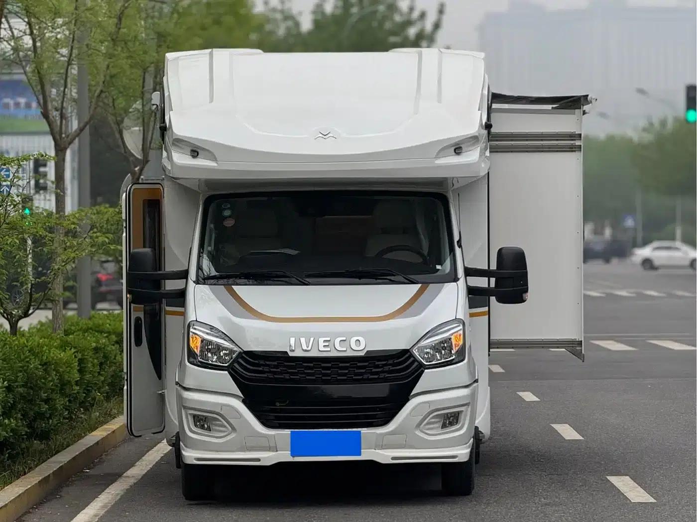 Iveco Daily Longcui No. 6 Double-Extension Motorhome, 2025 Model, 3.0L Automatic — миниатюра 2