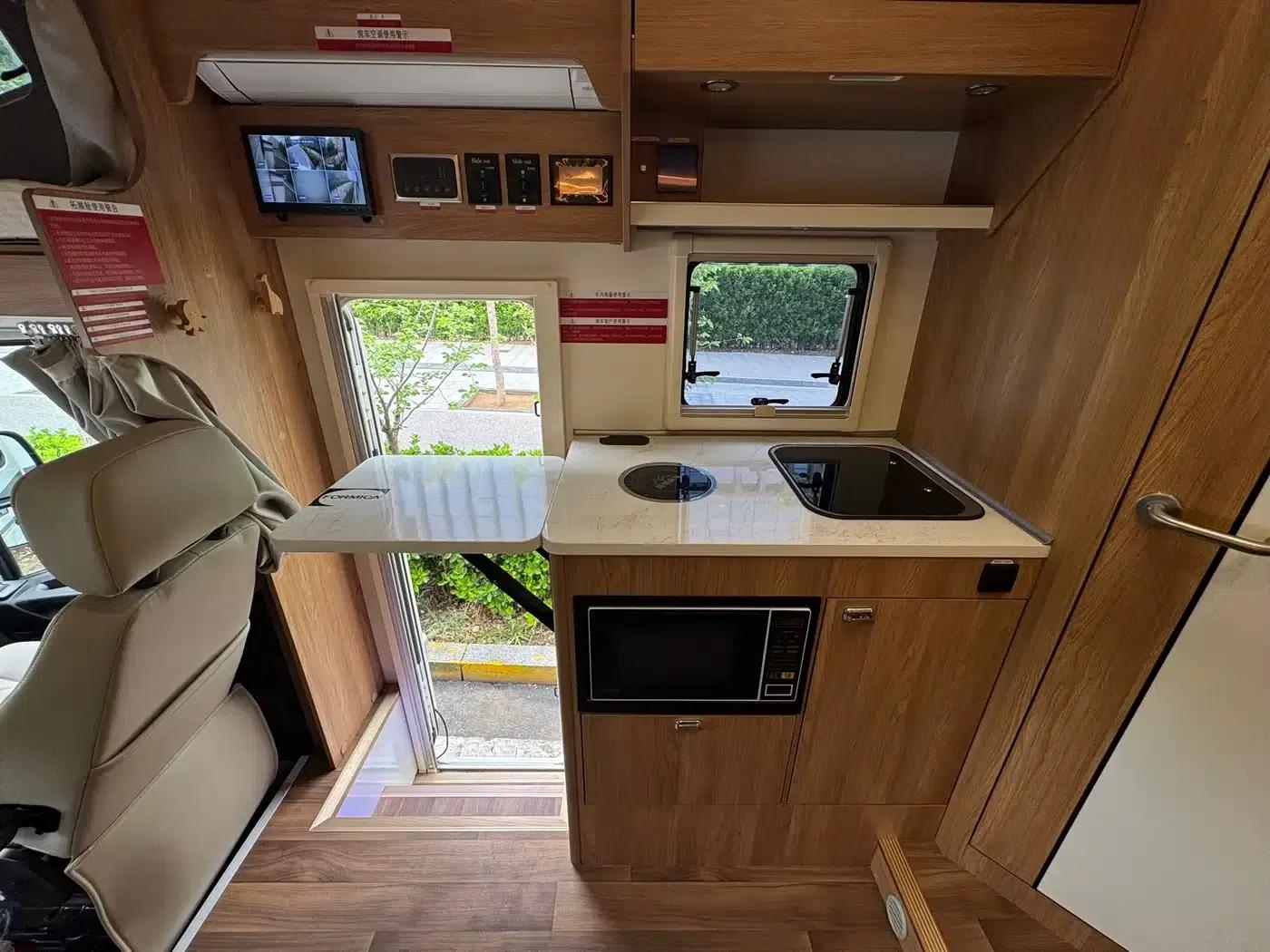 Iveco Daily Longcui No. 6 Double-Extension Motorhome, 2025 Model, 3.0L Automatic — миниатюра 11