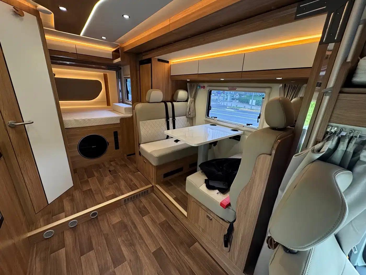Iveco Daily Longcui No. 6 Double-Extension Motorhome, 2025 Model, 3.0L Automatic — миниатюра 14