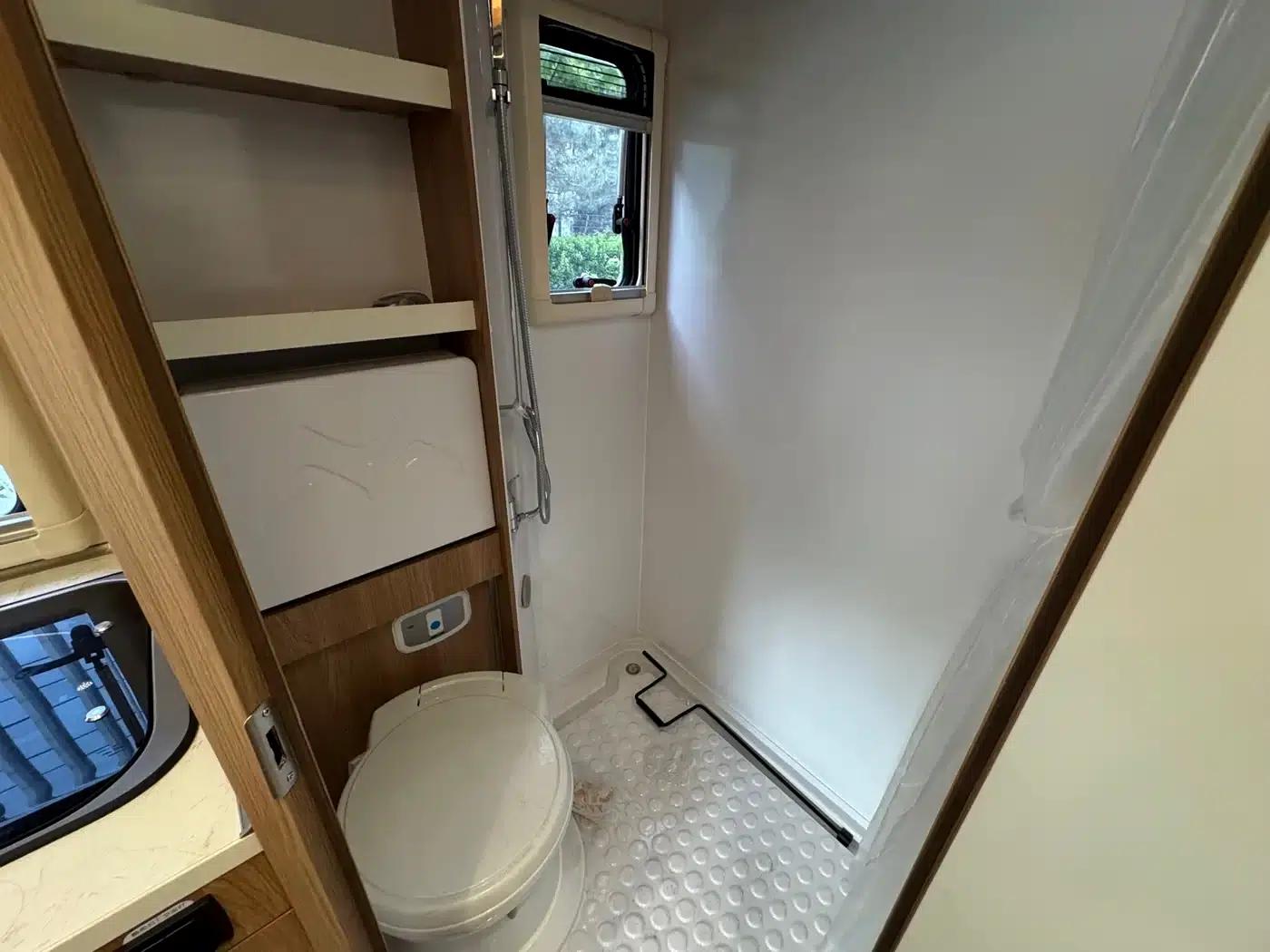 Iveco Daily Longcui No. 6 Double-Extension Motorhome, 2025 Model, 3.0L Automatic — миниатюра 17