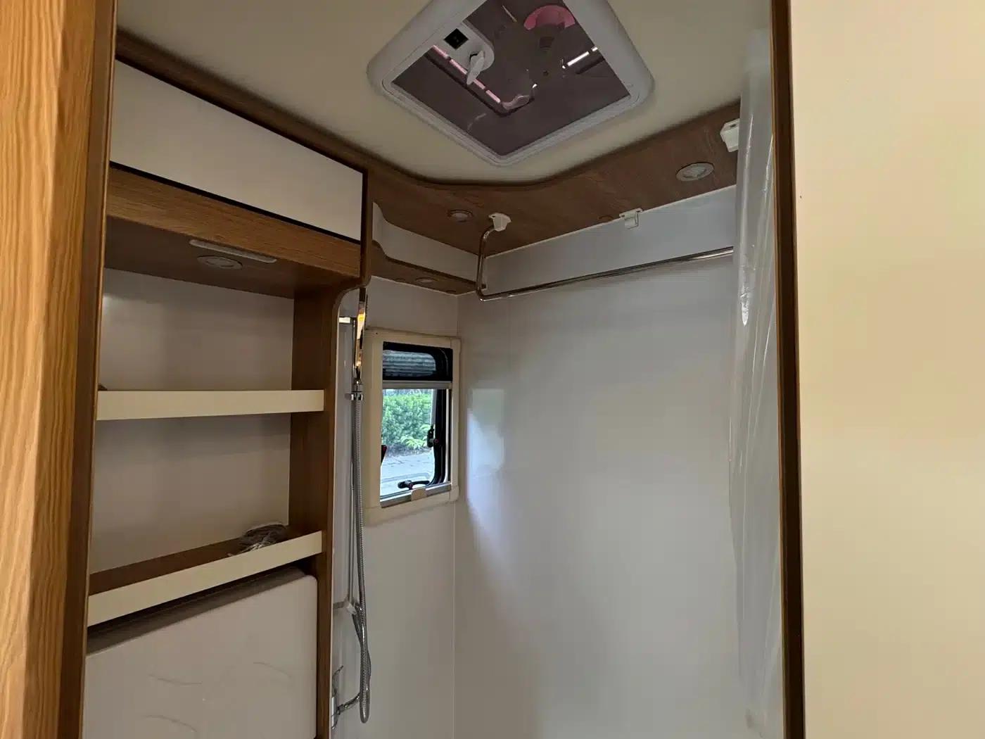Iveco Daily Longcui No. 6 Double-Extension Motorhome, 2025 Model, 3.0L Automatic — миниатюра 18