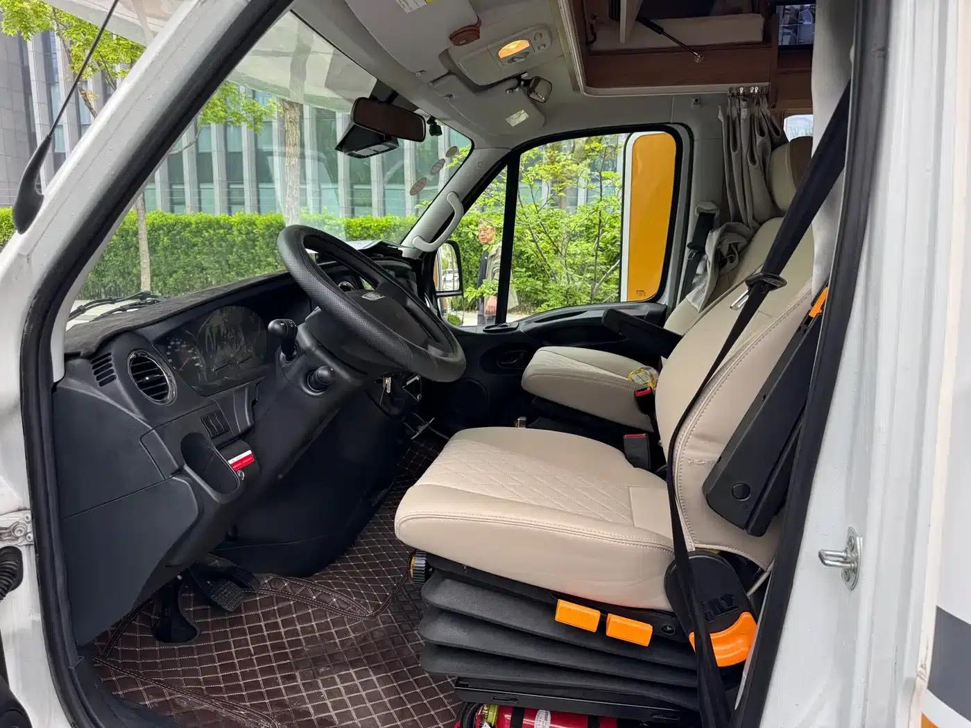 Iveco Daily Longcui No. 6 Double-Extension Motorhome, 2025 Model, 3.0L Automatic — миниатюра 6