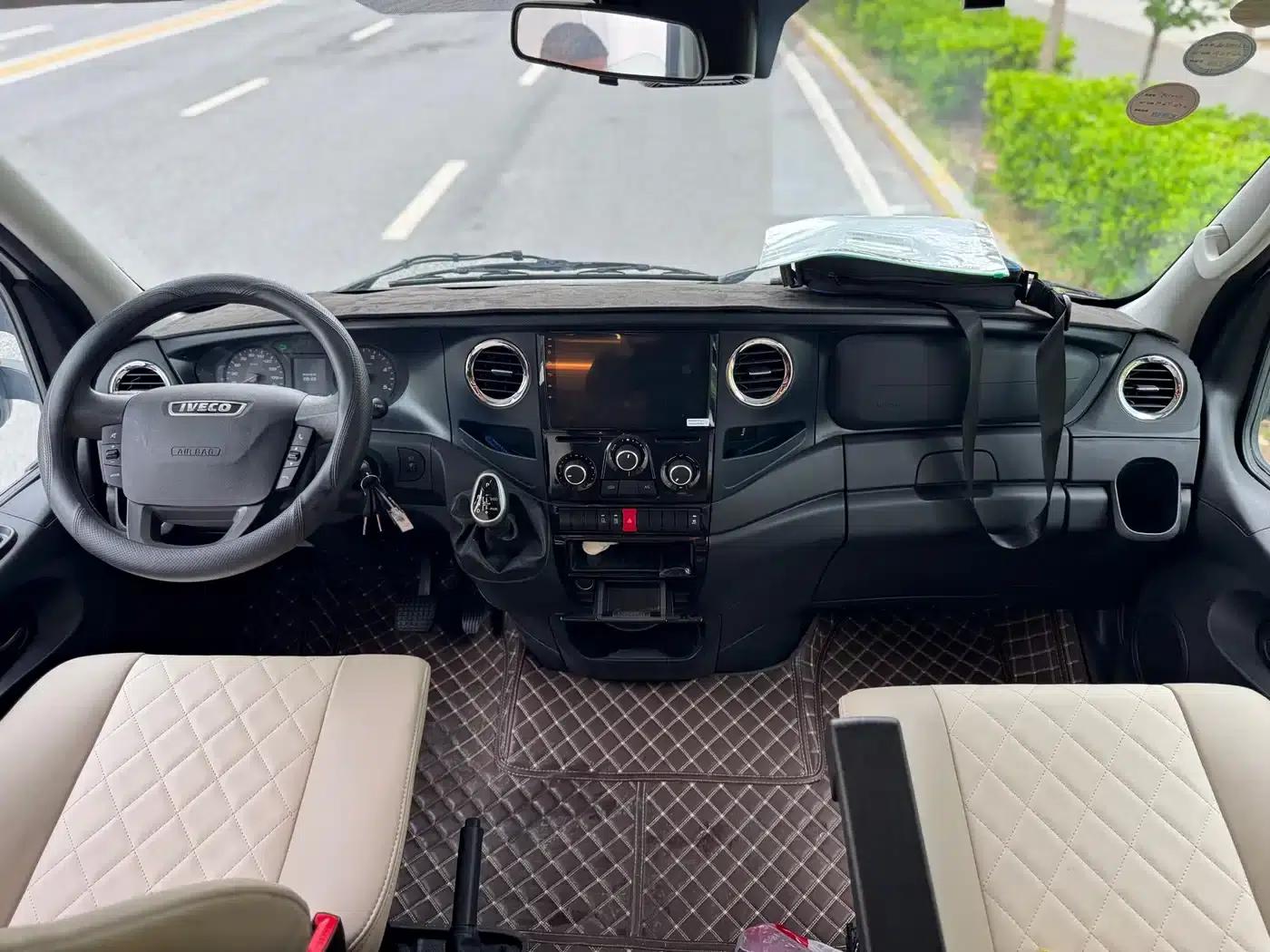 Iveco Daily Longcui No. 6 Double-Extension Motorhome, 2025 Model, 3.0L Automatic — миниатюра 8