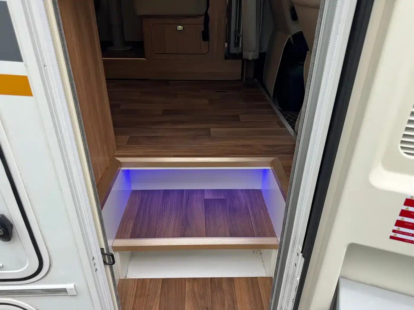Iveco Daily Longcui No. 6 Double-Extension Motorhome, 2025 Model, 3.0L Automatic — миниатюра 10