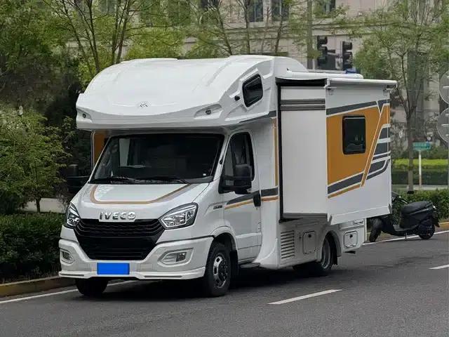 Iveco Daily Longcui No. 6 Double-Extension Motorhome, 2025 Model, 3.0L Automatic