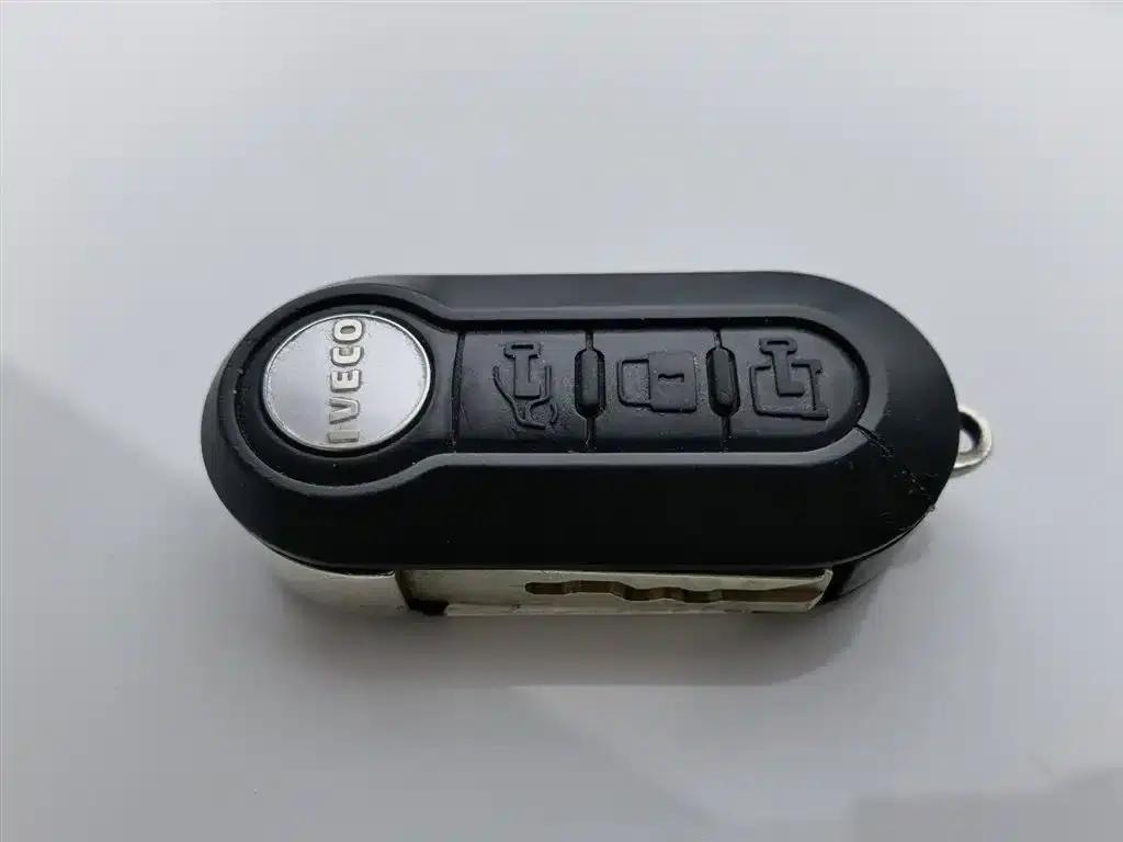 Iveco Daily 2021 2.0T Manual Short Wheelbase Low Roof Side Sliding Door F1A — миниатюра 19