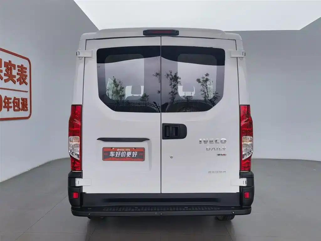 Iveco Daily 2021 2.0T Manual Short Wheelbase Low Roof Side Sliding Door F1A — миниатюра 4