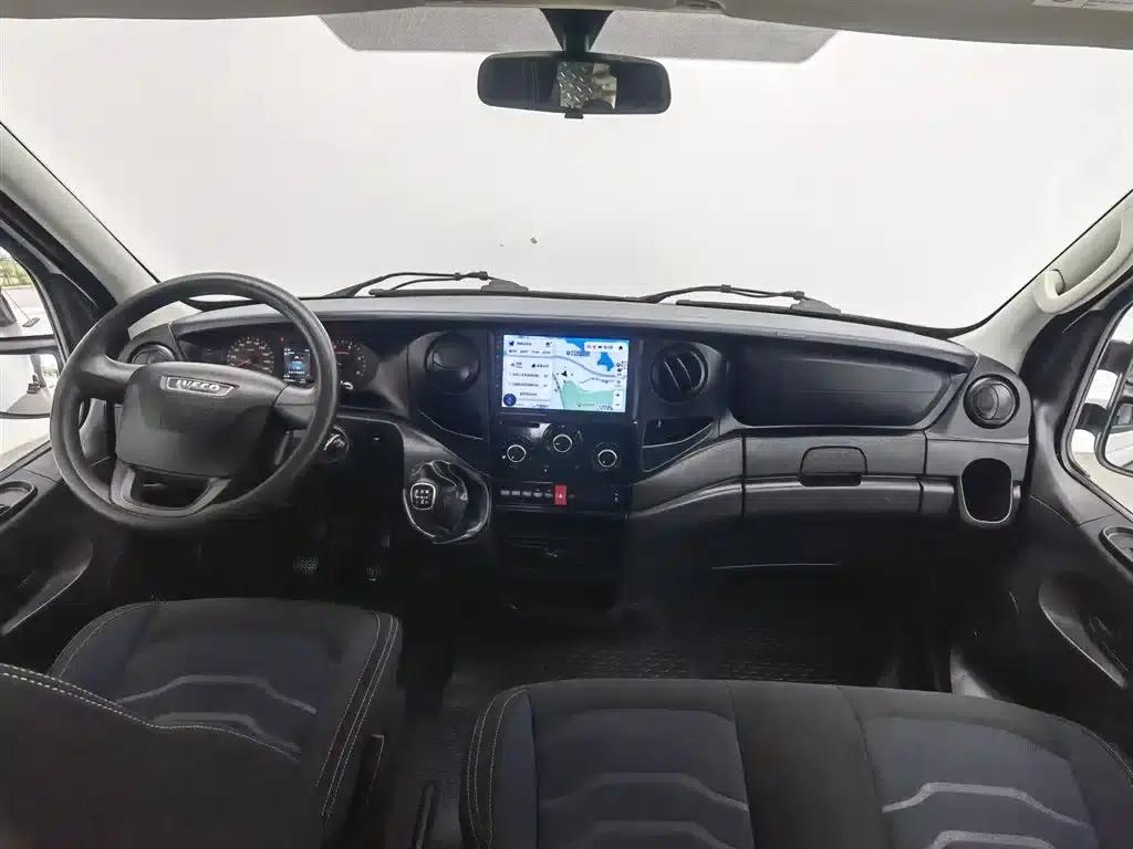 Iveco Daily 2021 2.0T Manual Short Wheelbase Low Roof Side Sliding Door F1A — миниатюра 5