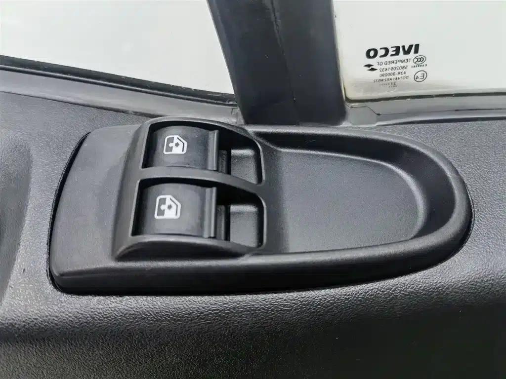 Iveco Daily 2021 2.0T Manual Short Wheelbase Low Roof Side Sliding Door F1A — миниатюра 9