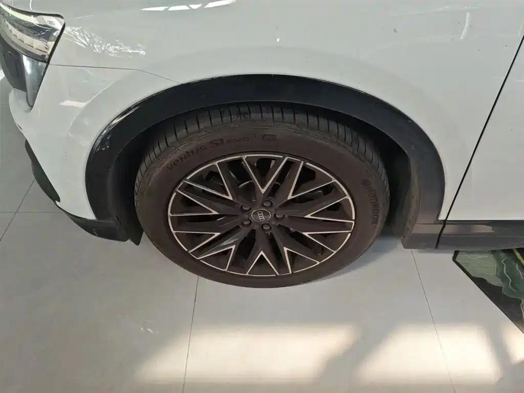 Audi Q5 e-tron 2022 Model 40 e-tron Starry Sky Edition Mech Suit Sun Chaser Edition — миниатюра 23