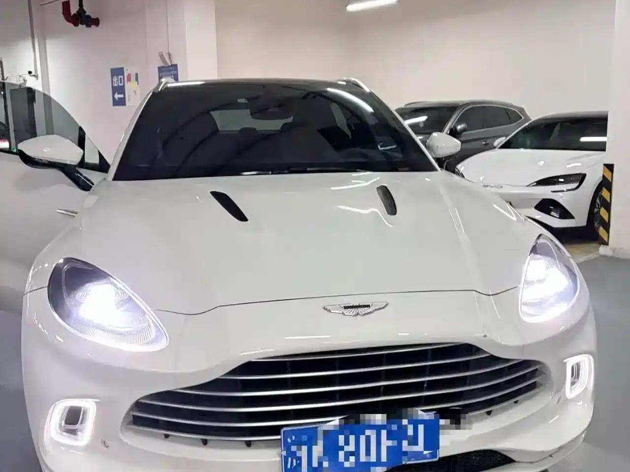 Aston Martin DBX 2022 3.0T STRAIGHT-SIX — миниатюра 1