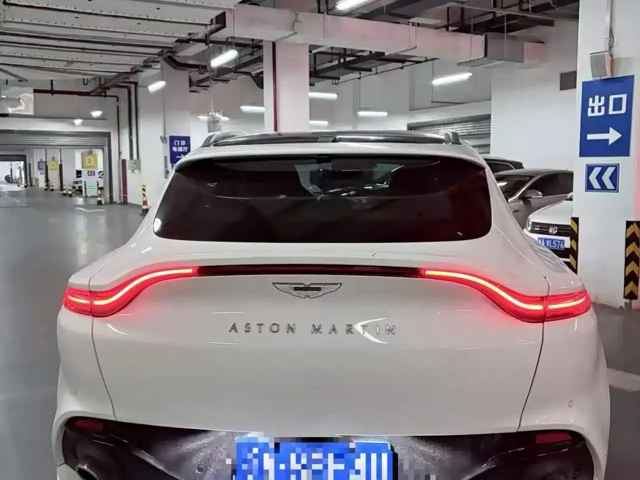 Aston Martin DBX 2022 3.0T STRAIGHT-SIX — миниатюра 2