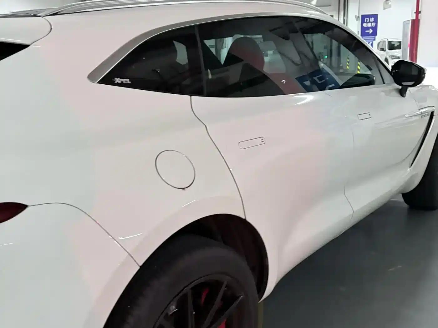 Aston Martin DBX 2022 3.0T STRAIGHT-SIX — миниатюра 3