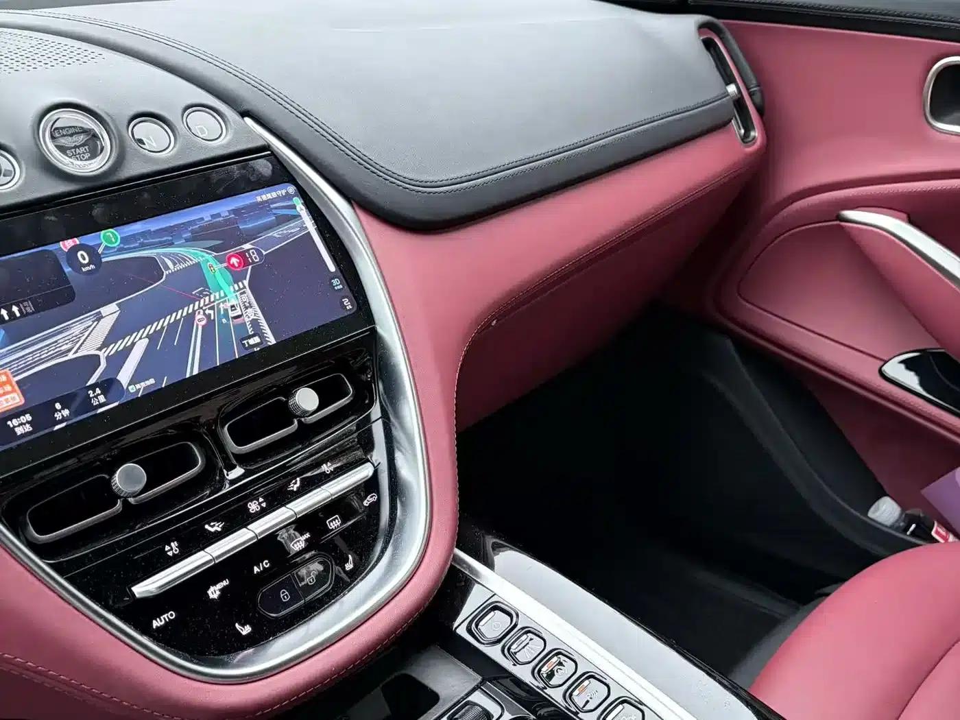 Aston Martin DBX 2022 3.0T STRAIGHT-SIX — миниатюра 8